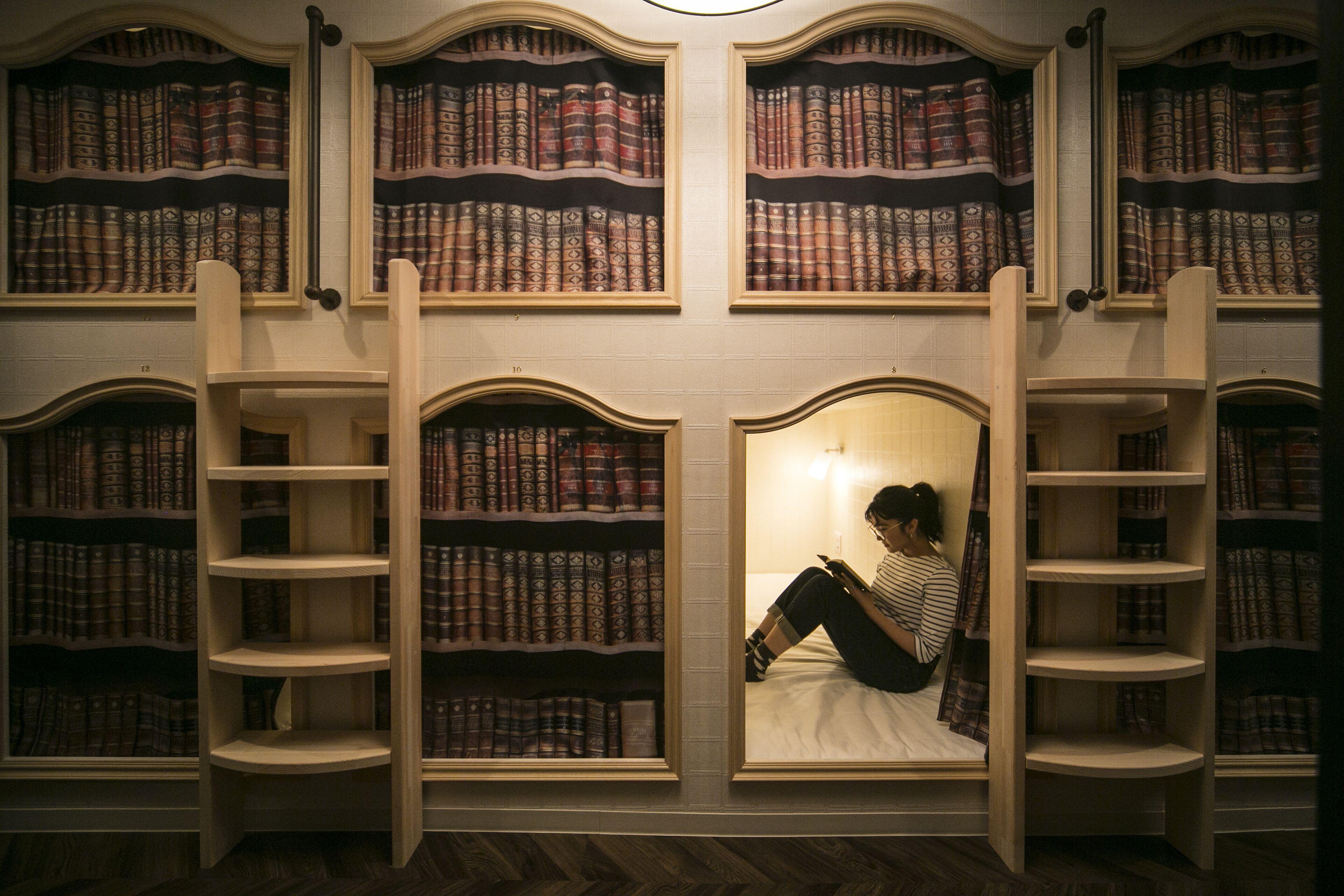 The Wardrobe Hostel Libreria - Tokyo — Photos 3